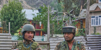 Напрежението расте: Индия и Пакистан си размениха удари Индийски паравоенни в контролираната от Индия част на Кашмир