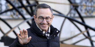 Френската дясна партия "Републиканците" избира свой председател