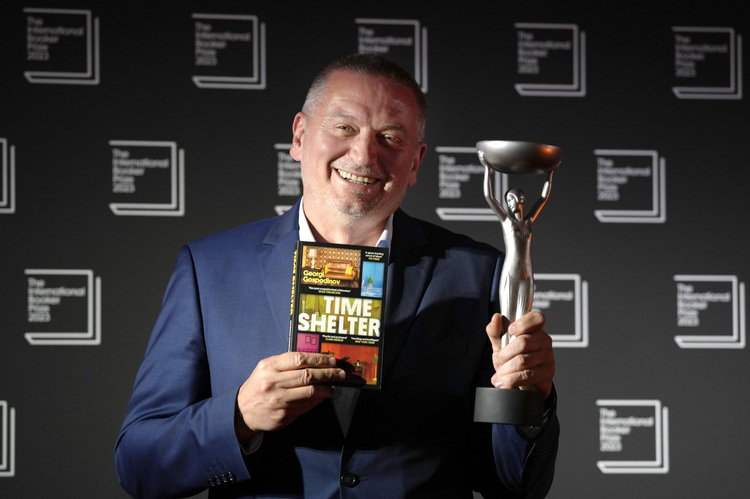 СподелиМеждународната литературна награда Виленица за 2025 година бе присъдена на