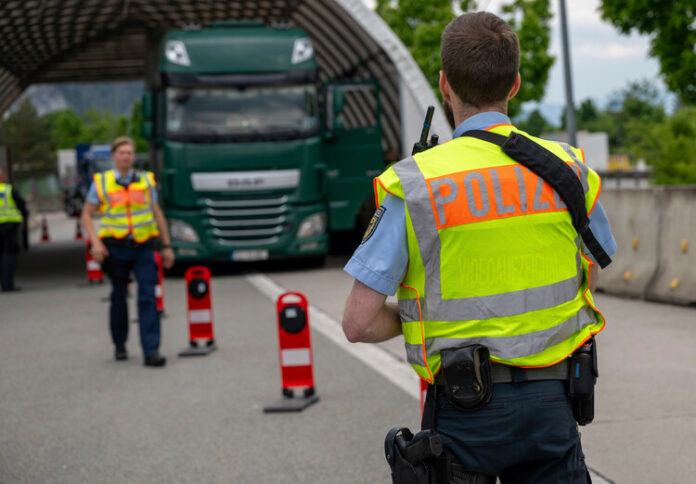 Германската полиция арестува заподозрени от група за трафик на хора