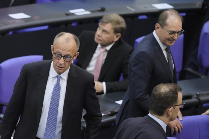 Германският Бундестаг ще направи днес втори опит да избере Мерц за канцлер