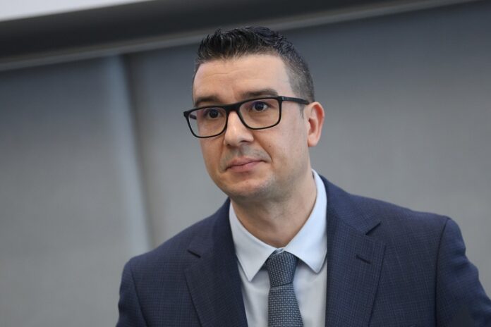 Икономическият министър Петър Дилов заяви, че България ще бъде по-богата Икономическият министър Петър Дилов заяви, че България ще бъде по-богата след присъединяване към еврозоната