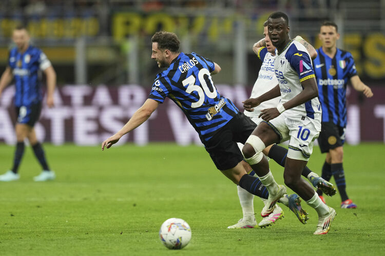 СподелиИнтер спечели с 1 0 над Верона в среща от 35 ия