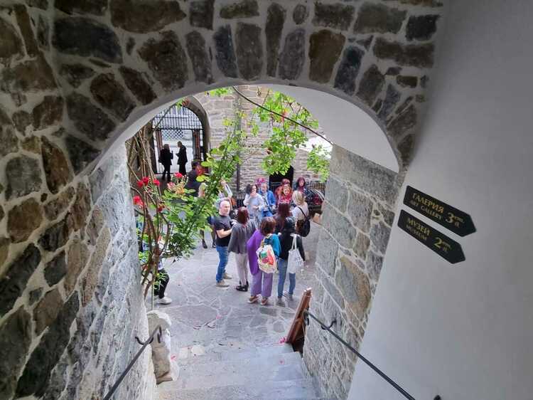 СподелиТази вечер в галерията на хана Хаджи Николи се откри