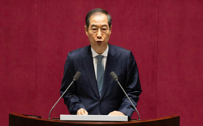 Изпълняващият длъжността президент на Южна Корея Хан Док-су се очаква днес да подаде оставка