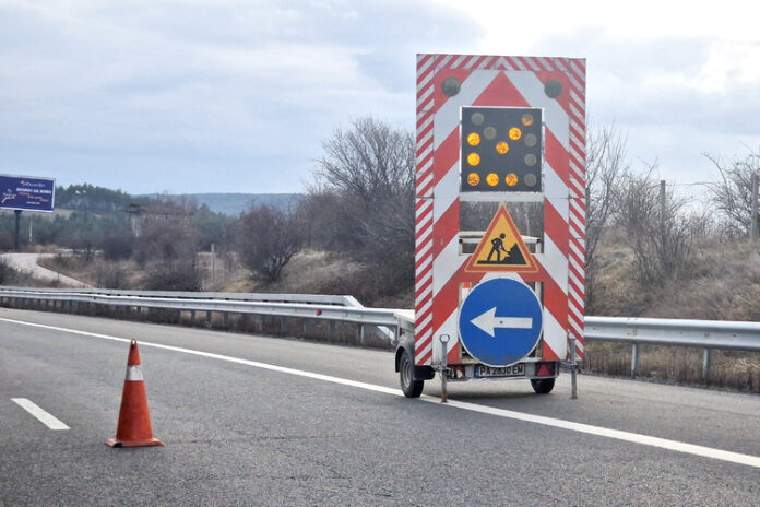 Катастрофа затруднява движението на магистрала "Струма" в посока Симитли