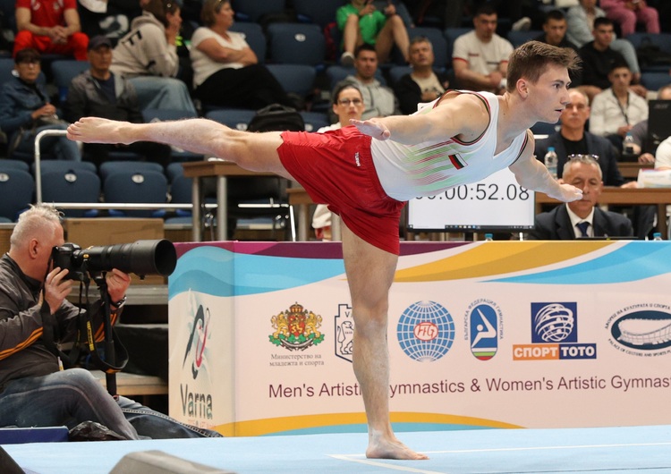 СподелиКевин Пенев успя да се класира за финалите на земя