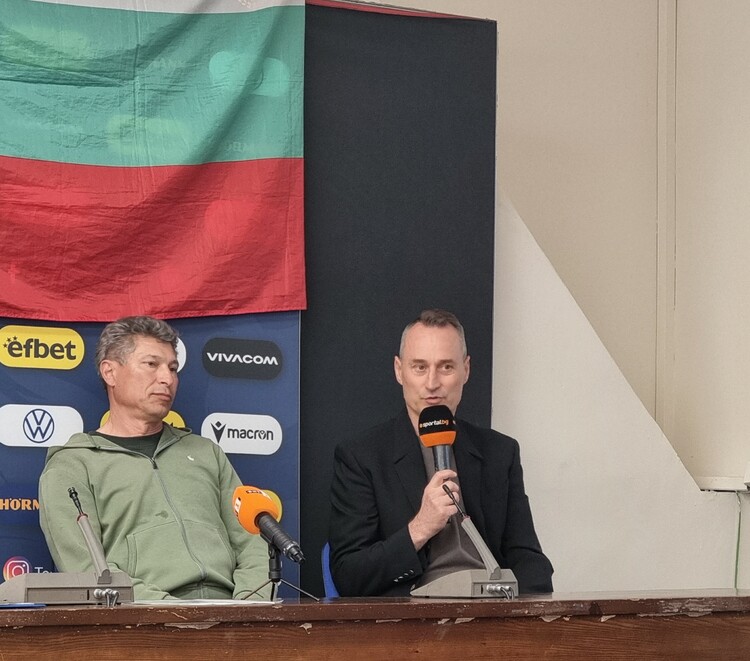 СподелиЕдин от най известните български футболисти Красимир Балъков присъства днес на