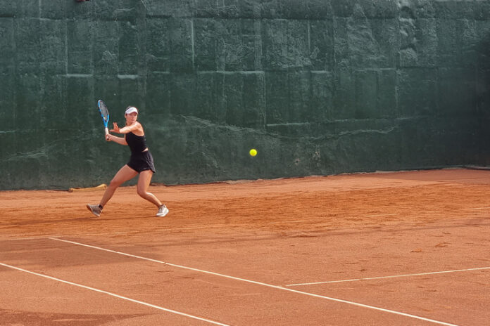 Лиа Каратанчена победи Денислава Глушкова и се класира за четвъртфиналите на сингъл на турнир по тенис в Сърбия