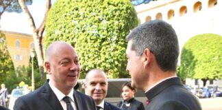 Министър-председателят Росен Желязков пристигна във Ватикана за тържествената литургия по повод началото на понтификата на папа Лъв XIV