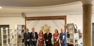 Министърът на образованието и науката Красимир Вълчев получи националната награда "Проф. Иван Шишманов" от Съюза на народните читалища