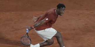 Монфис постигна 40-ата си победа на "Ролан Гарос" след обрат от 0:2 сета срещу Делиен