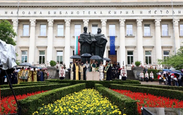 На 24 май не съм убедена, че дори по отношение На 24 май не съм убедена, че дори по отношение на този празник, имаме обща визия като общество, каза проф. Амелия Личева