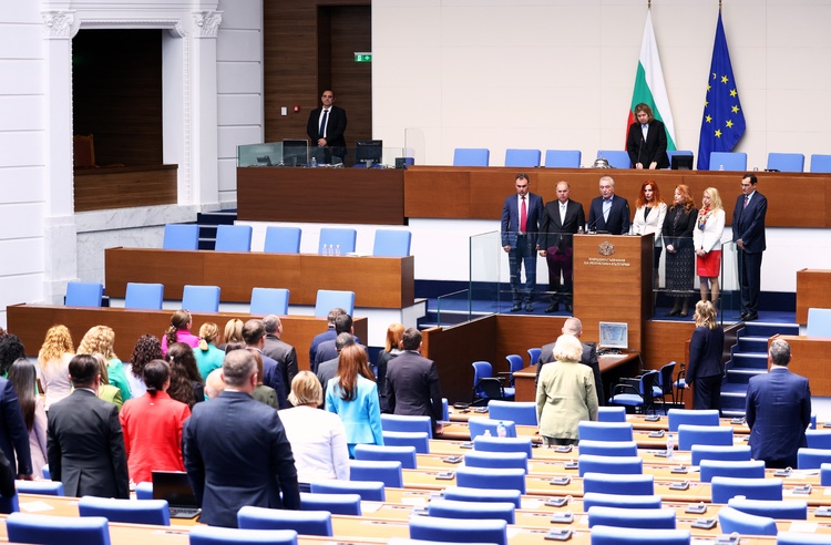 СподелиНародното събрание добави в седмичния си график избор на председател