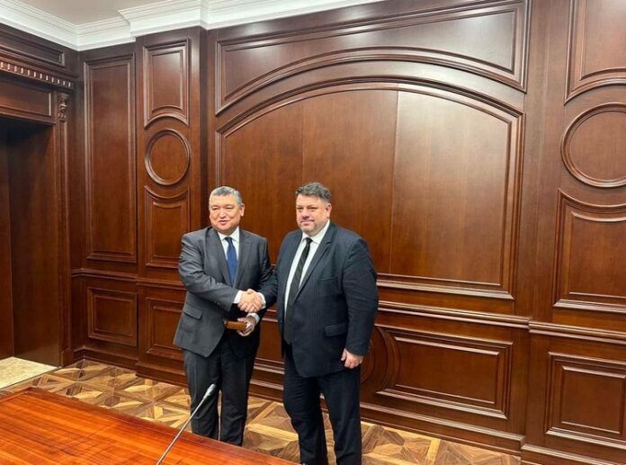 Нуждата от директна авиовръзка София-Душанбе и разширяване на износа от България за Таджикистан обсъди Атанас Зафиров на срещи в страната