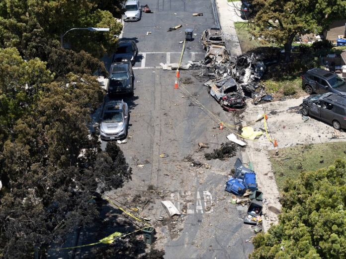 ОБНОВЕНА
                                                                                                Броят на загиналите при самолетната катастрофа в Сан Диего преди два дни нарасна на 6 души