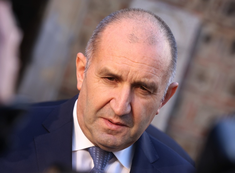 СподелиКато президент моята цел е да защитавам демокрацията и да