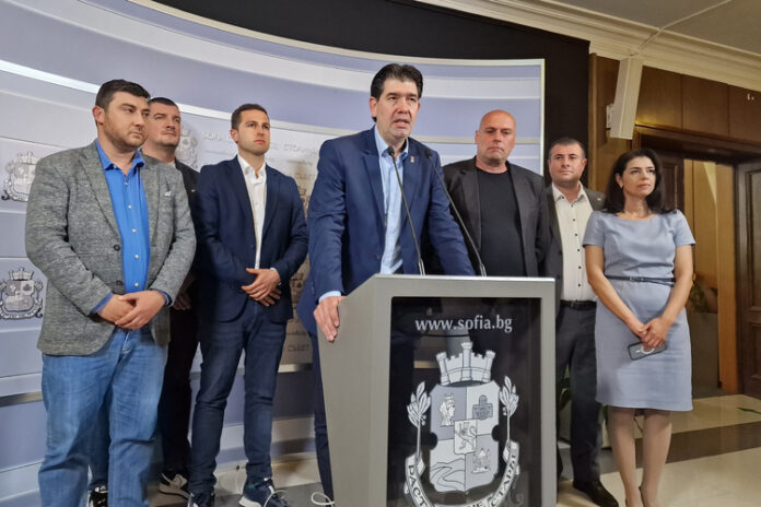 ОБНОВЕНА Приехме увеличение от 300 лв. за всички служители в градския транспорт, до два дни ЦГМ ще изготви разчета за повишението, съобщиха общински съветници