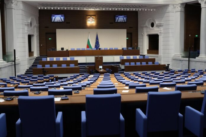 Парламентът прие на първо четене промени, с които НЗОК ще има двама подуправители и отхвърли SMS известията за извършени медицински дейности