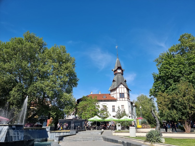 СподелиНа 21 май в деня на светите равноапостоли Константин и