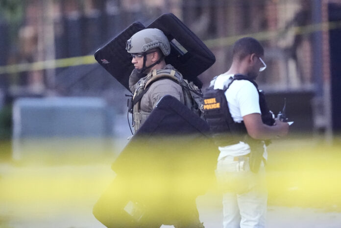 Полицията залови още трима от десетте избягали затворници от затвор в Луизиана