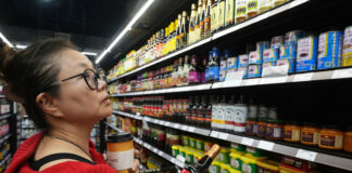 Потребителските и производствените цени в Китай продължават да се понижават през април, сочат официални данни