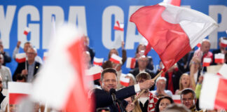 ПРЕГЛЕД НА ПЕЧАТА
                                                                                                Британски и френски издания коментират резултатите от първия тур на президентските избори в Полша