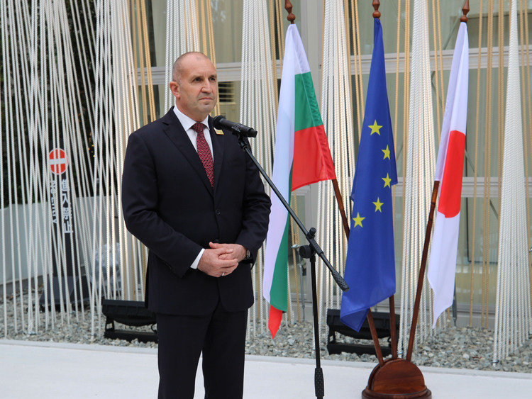 СподелиПрезидентът Румен Радев и принцеса Такамадо член на японското императорско