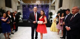 Президентът Румен Радев се срещна със зрелостниците, които ще отбележат своя абитуриентски бал в рамките на инициативата „Подкрепи една мечта“