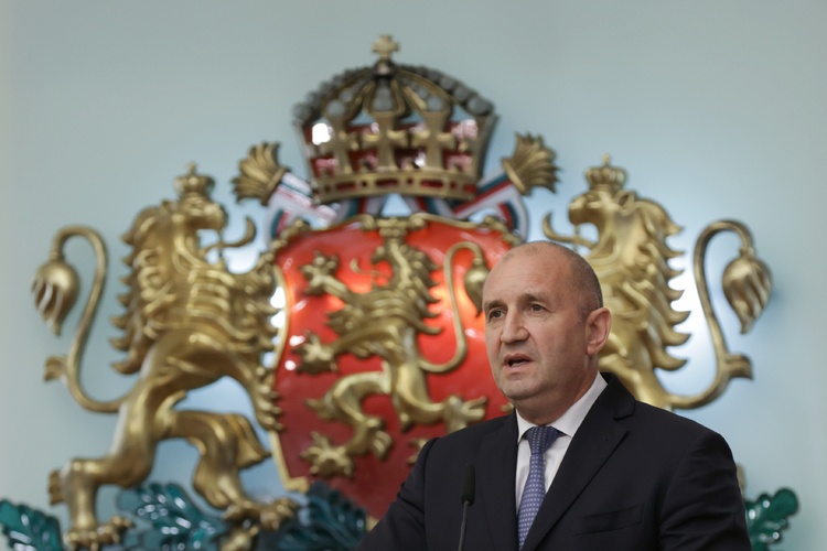 СподелиПосмъртно с орден Св св Кирил и Методий – огърлие