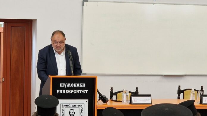 Проф. д-р Павел Павлов изнесе доклад за владетеля, църквата и Проф. д-р Павел Павлов изнесе доклад за владетеля, църквата и писмеността в Шуменския университет