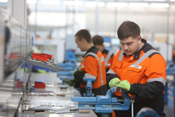 "Аурубис" отчита ръст на печалбата през първата половина на финансовата "Аурубис" отчита ръст на печалбата през първата половина на финансовата си година