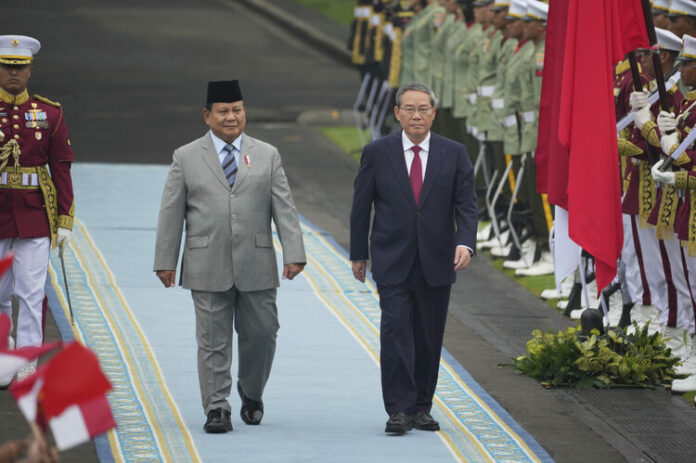 РАЗШИРЕНА
                                                                                                Индонезийският президент и китайският премиер обсъдиха разширяването на търговията на фона на търговската война на САЩ