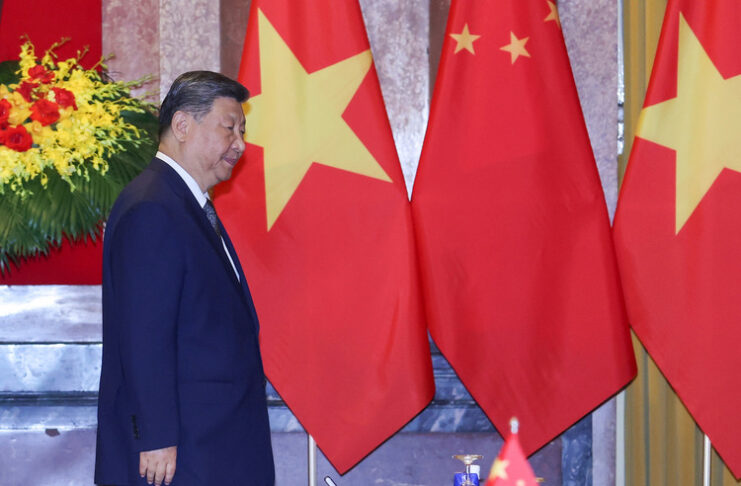 РАЗШИРЕНА
                                                                                                Китайският президент е готов за преговаря с ЕС за разширяване на връзките и разрешаване на спорните въпроси, предаде Синхуа