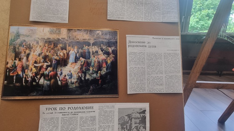 СподелиИзложба в Регионалната библиотека в Смолян представя произведения на Анастас