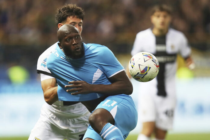 Решаващите мачове на Наполи и Интер Милано за титлата в Серия А бяха преместени в петък