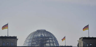 Със светлинно шоу ще бъде отбелязана 30-ата годишнина от опаковането на Райхстага от Кристо и Жан-Клод