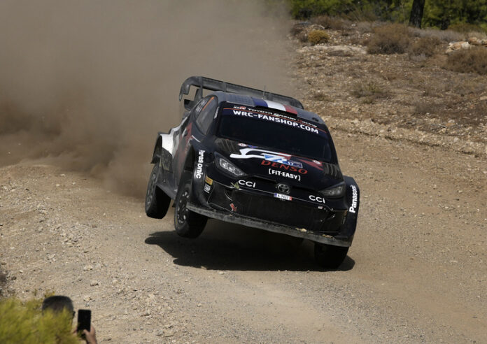 Себастиан Ожие се възползва от технически проблем на От Тенак и поведе в Рали Португалия