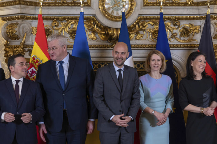 Сибиха обсъди с Калас споразумението между Киев и Вашингтон Сибиха обсъди с Калас споразумението между Киев и Вашингтон