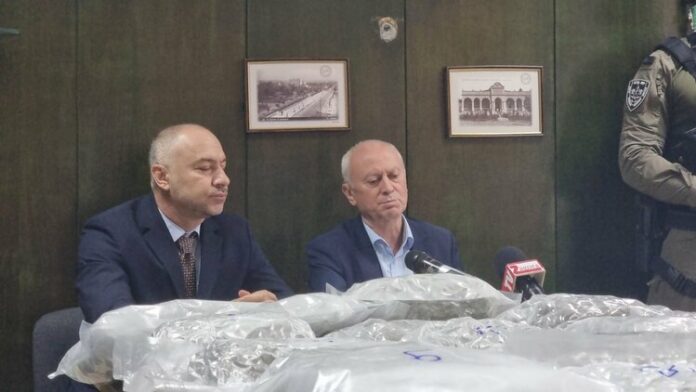 Служители на ГДБОП са иззели 145 кг марихуана от превозно средство в Старозагорско, двама души са привлечени към наказателна отговорност