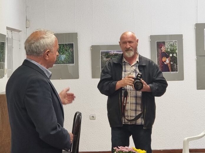 Смолянският фотограф Сашо Сарандалиев представя изложбата „85 фотоса и 50 години зад обектива“