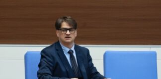 Старата сграда на общинската болница във Велинград не притежава статут на недвижима културна ценност, каза министър Мариан Бачев