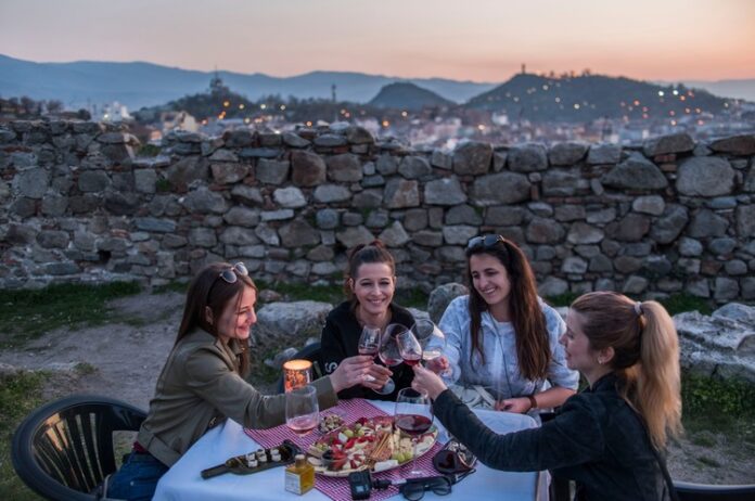 Старинен Пловдив е домакин от днес на фестивала "Дефиле Вино и гурме" 2025