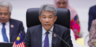 Страните от АСЕАН трябва да ускорят интеграцията си и да останат единни, за да се справят с митата на САЩ, заяви малайзийският външен министър