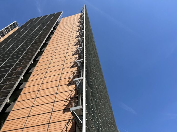 Страните от ЕС може да достигнат разходи за отбрана до Страните от ЕС може да достигнат разходи за отбрана до 3 на сто от БВП с прилагане на временните изключения от бюджетните правила, според ЕК