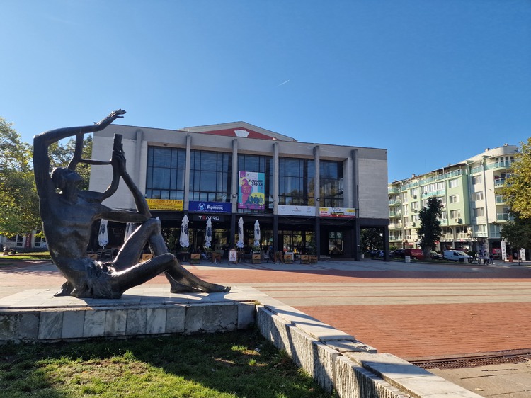 СподелиТърговище открива XXVII издание на театралните празници Дни на големия