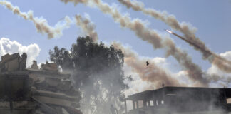 Три ракетни снаряда са изстреляни от южната част на ивицата Газа към Израел, един е прехванат, обяви израелската армия