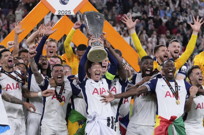 УЕФА се извини за липсата на достатъчно медали на церемонията по награждаването след Лига Европа