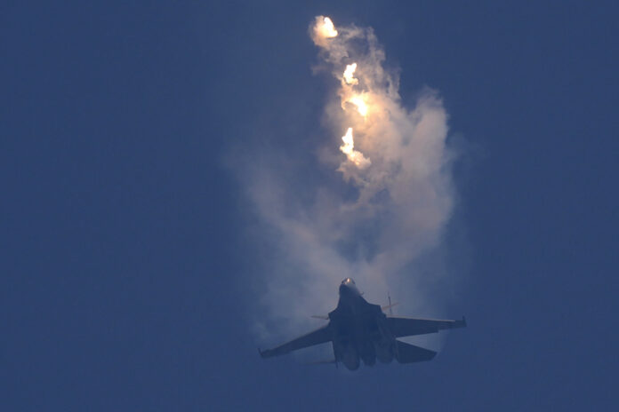 Украйна заяви, че е свалила руски изтребител с морски дрон за първи път в историята