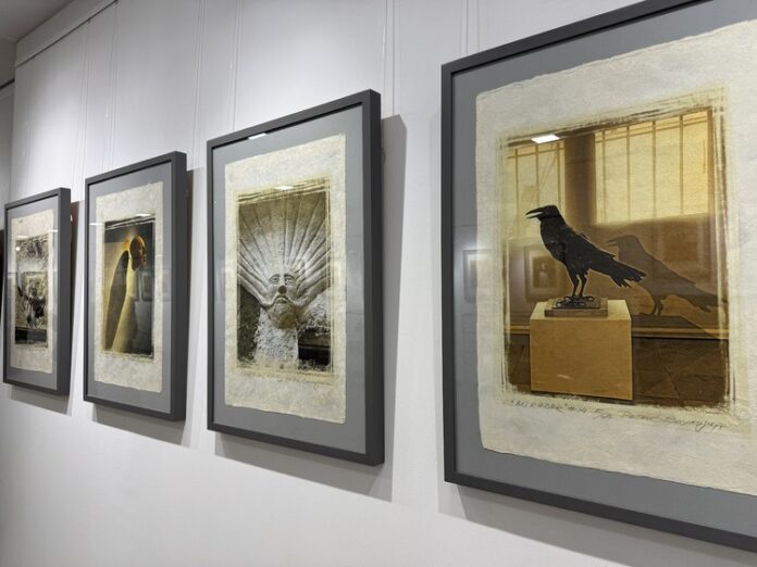 В изложбата МiradOr в Казанлък представям една различна и специфична гледна точка, каза художникът и фотограф Петър Бояджиев